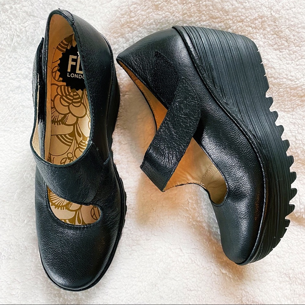 Fly London leather lug sole Mary Jane like new.
